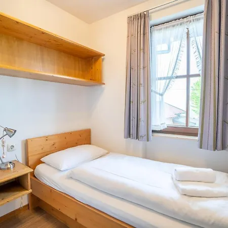 Lueg Naus Apartment *