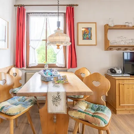 Lueg Naus Apartman *